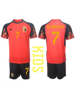 Otroški Nogometna dresi replika Belgija Kevin De Bruyne #7 Domači SP 2022 Kratek rokav (+ hlače)
